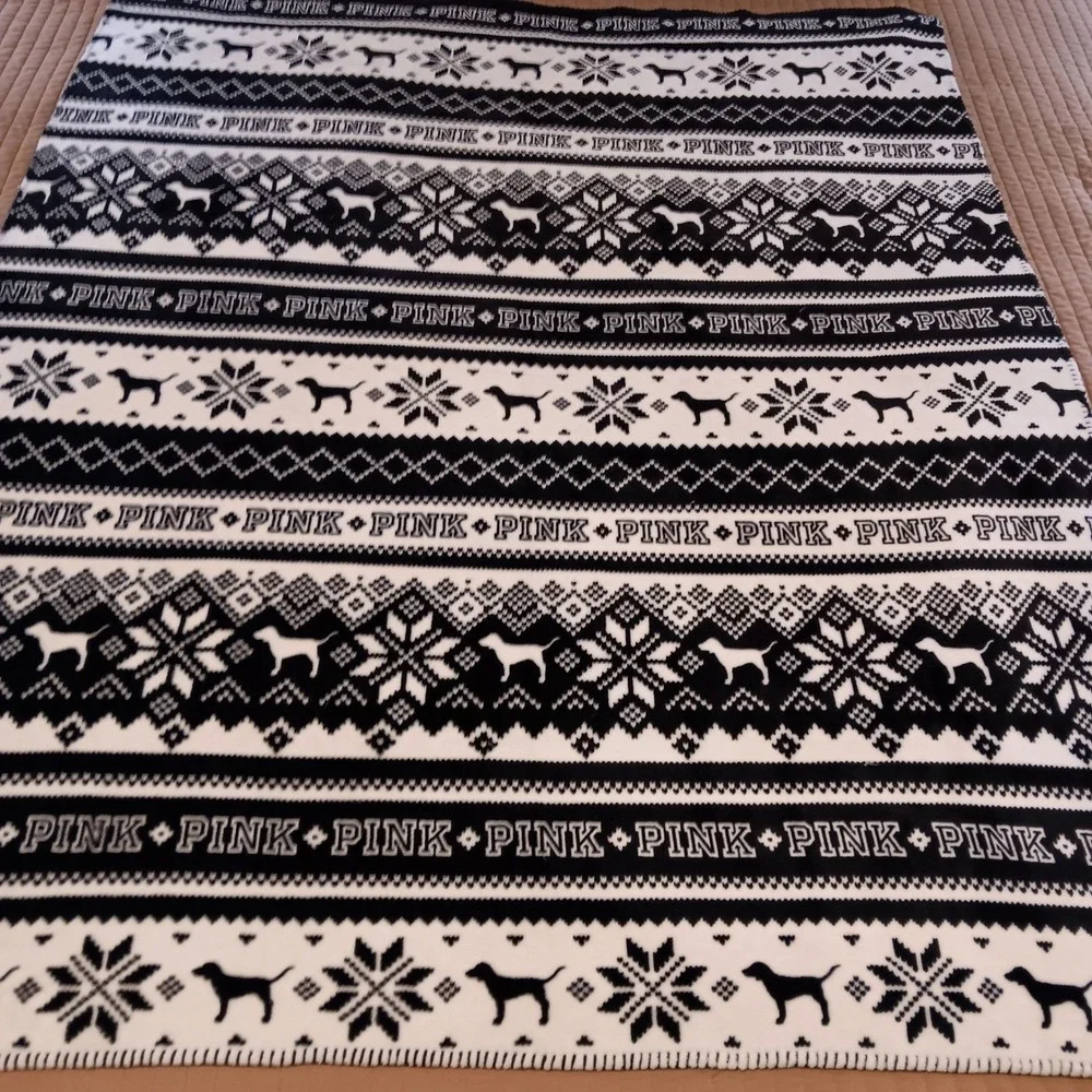 Victoria's Secret PINK Black White Dog Snowflake‎ Sherpa Throw Blanket Soft